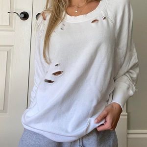 DISTRESSED WHITE CREW NECK